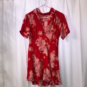 Small floral print free people dress. In very good condition.